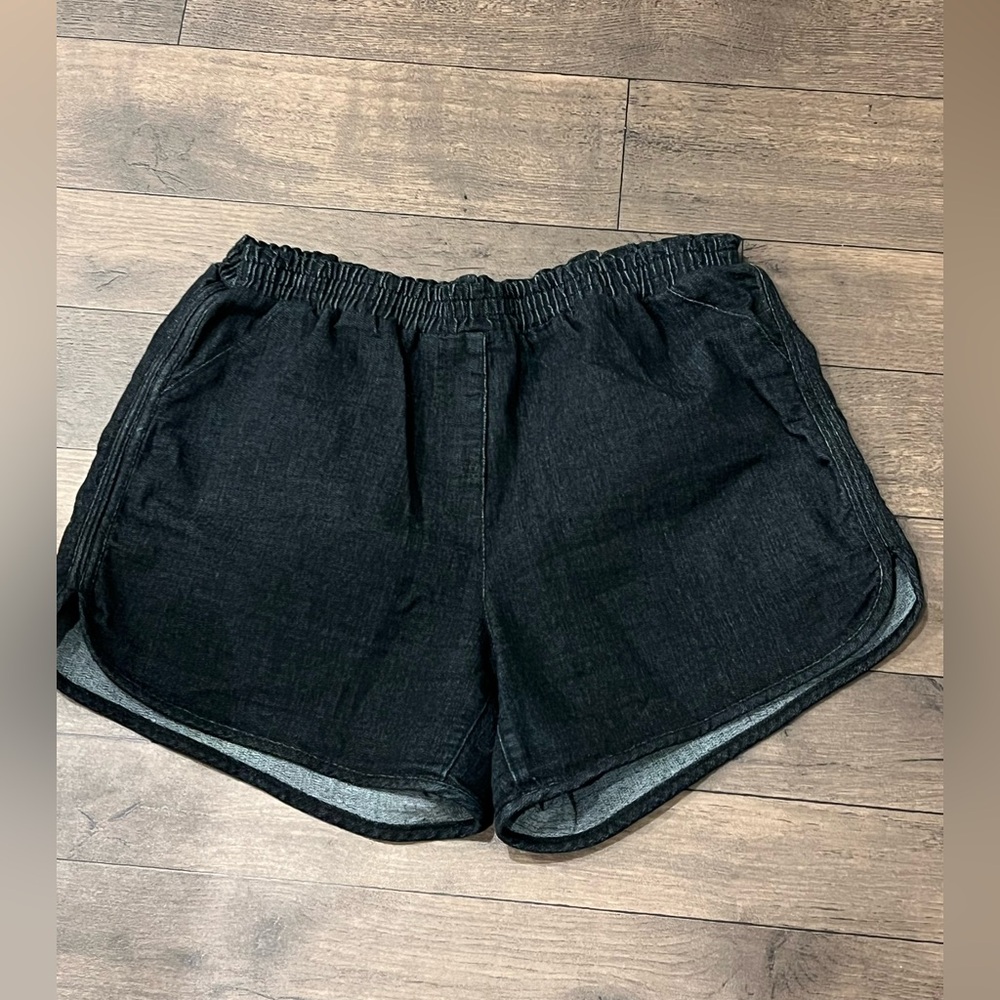 Black Athletic Shorts with Classic Dolphin Cut and Elastic Waistband